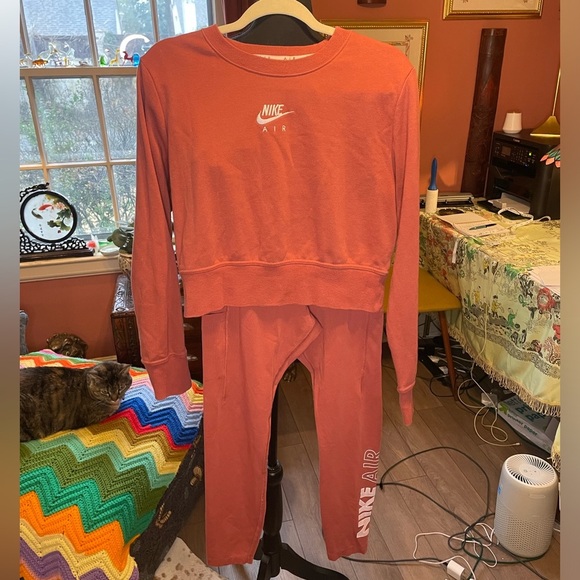 Nike Tops - Nike Air Women’s cropped sweatshirt and leggings set. Fun strawberry red pink